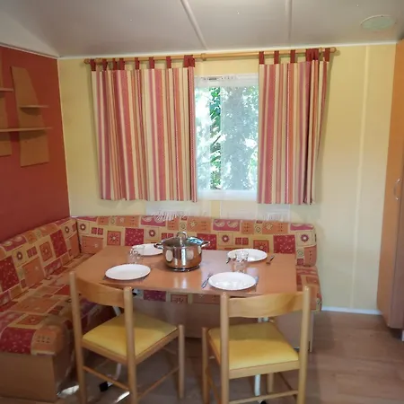 Camping Les Rives Du Ceou Saint-Chamarand Extérieur photo